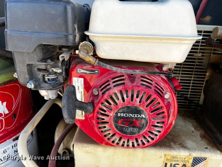 image for item DO8924 2020 Farm Boss FB990  fuel / lube trailer