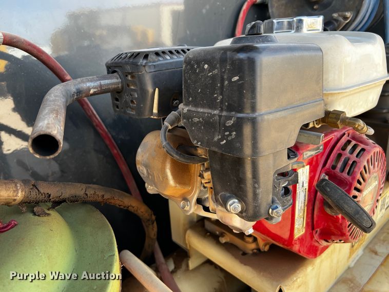 image for item DO8924 2020 Farm Boss FB990  fuel / lube trailer