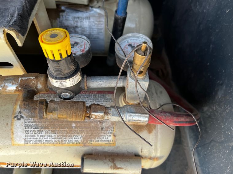 image for item DO8924 2020 Farm Boss FB990  fuel / lube trailer