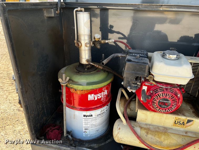 image for item DO8924 2020 Farm Boss FB990  fuel / lube trailer