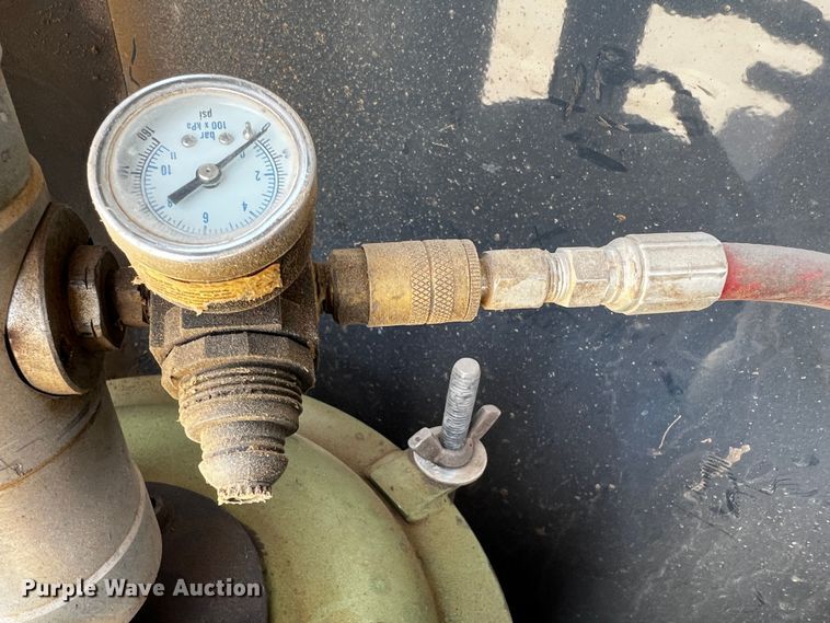 image for item DO8924 2020 Farm Boss FB990  fuel / lube trailer