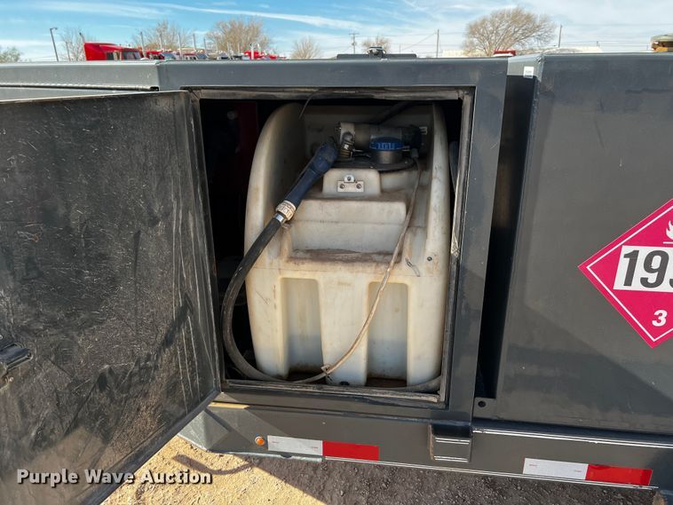 image for item DO8924 2020 Farm Boss FB990  fuel / lube trailer