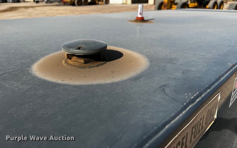 image for item DO8924 2020 Farm Boss FB990  fuel / lube trailer