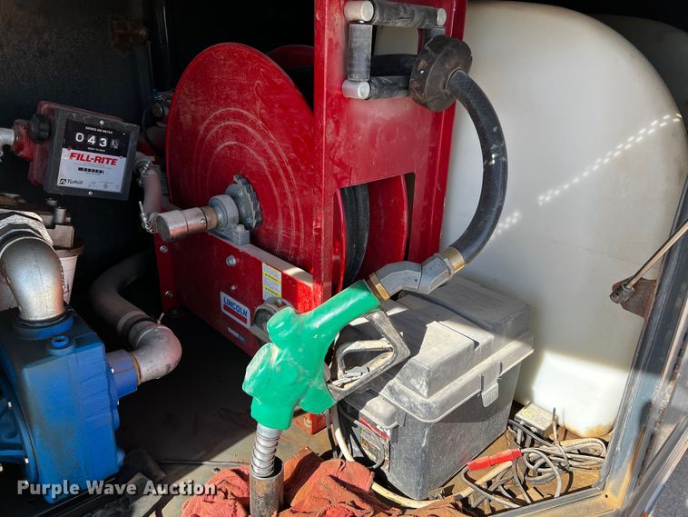 image for item DO8924 2020 Farm Boss FB990  fuel / lube trailer