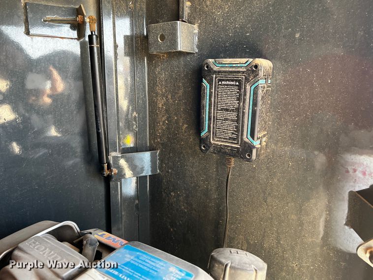 image for item DO8924 2020 Farm Boss FB990  fuel / lube trailer