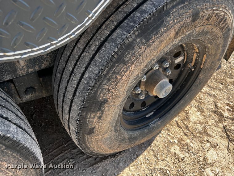 image for item DO8924 2020 Farm Boss FB990  fuel / lube trailer