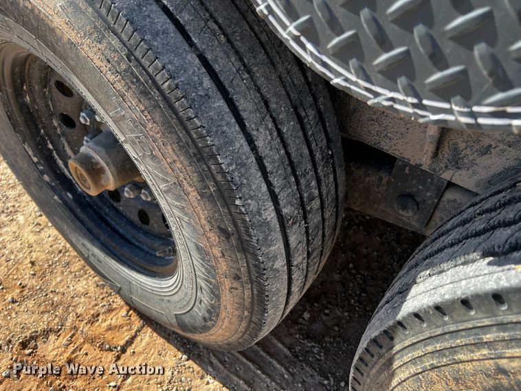 image for item DO8924 2020 Farm Boss FB990  fuel / lube trailer