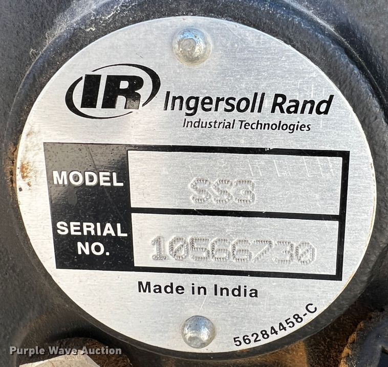 image for item DO8924 2020 Farm Boss FB990  fuel / lube trailer