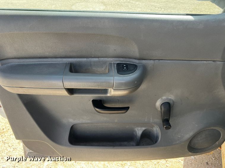 image for item DO8931 2010 Chevrolet Silverado 1500  pickup truck