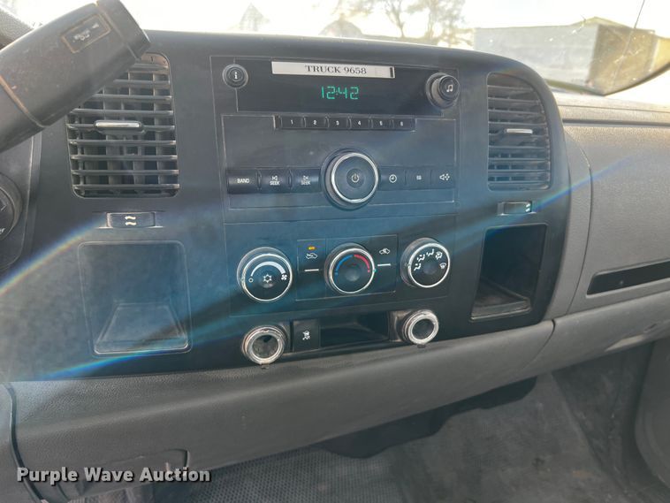 image for item DO8931 2010 Chevrolet Silverado 1500  pickup truck