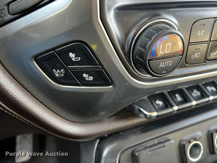 image for item DO8935 2014 Chevrolet Silverado 1500  Crew Cab pickup truck