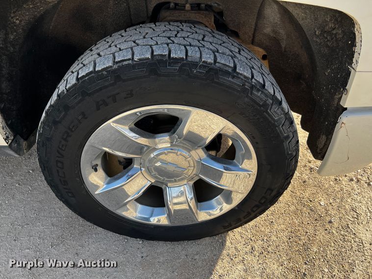 image for item DO8935 2014 Chevrolet Silverado 1500  Crew Cab pickup truck