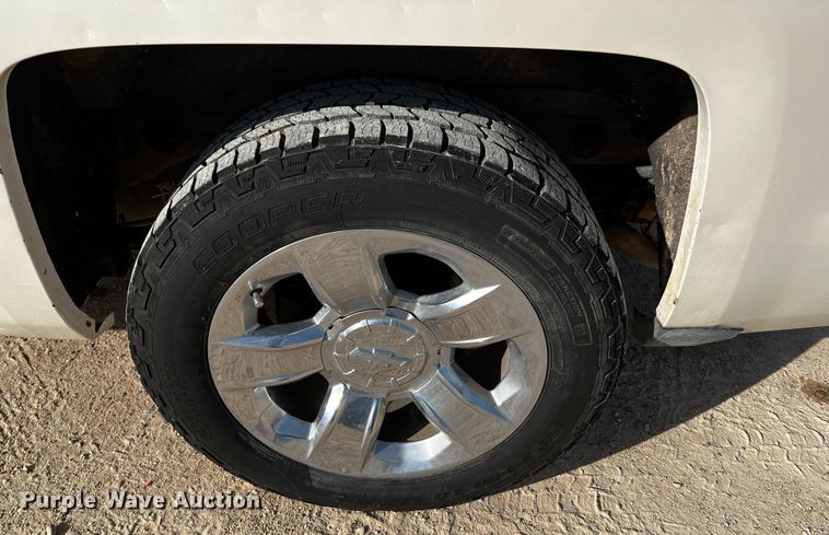 image for item DO8935 2014 Chevrolet Silverado 1500  Crew Cab pickup truck