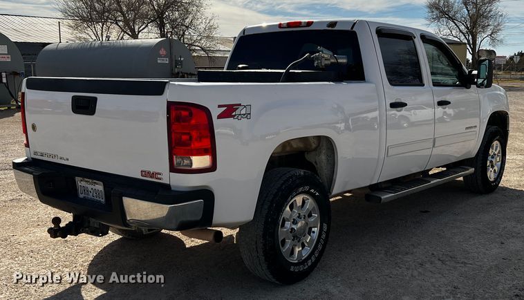 image for item DO8936 2011 GMC Sierra 2500HD  Crew Cab pickup truck