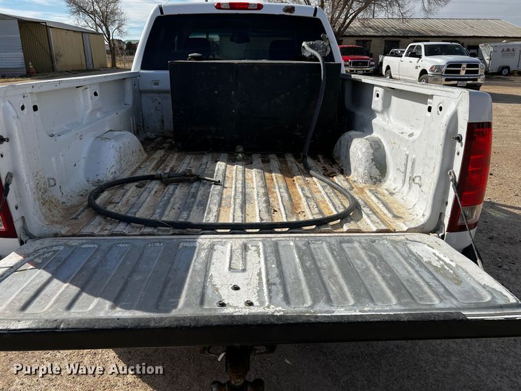 image for item DO8936 2011 GMC Sierra 2500HD  Crew Cab pickup truck