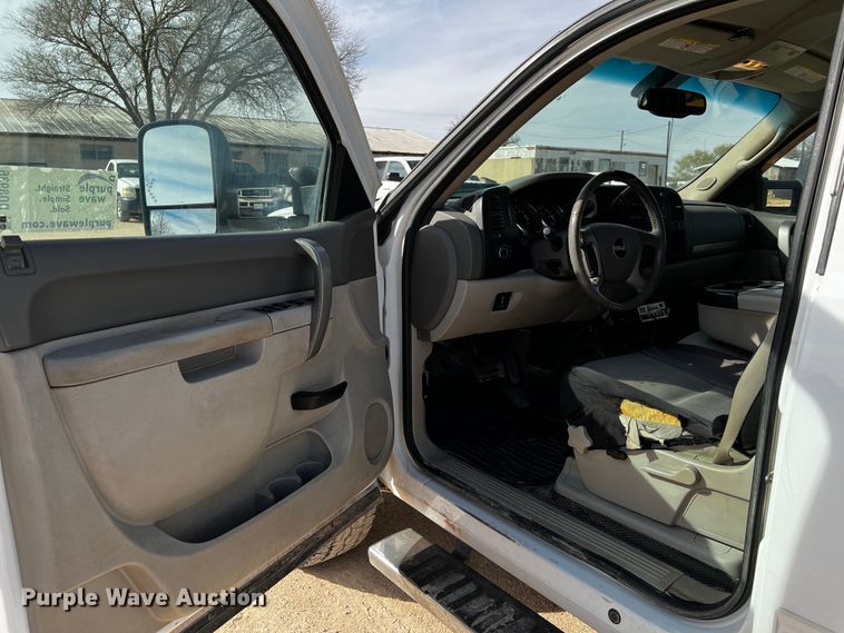 image for item DO8936 2011 GMC Sierra 2500HD  Crew Cab pickup truck