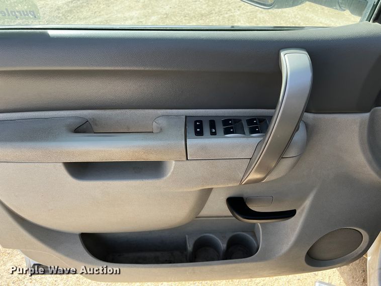 image for item DO8936 2011 GMC Sierra 2500HD  Crew Cab pickup truck