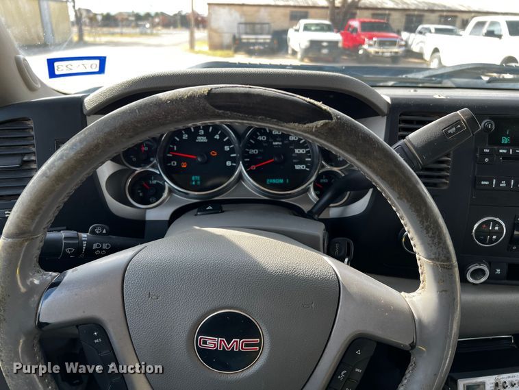 image for item DO8936 2011 GMC Sierra 2500HD  Crew Cab pickup truck