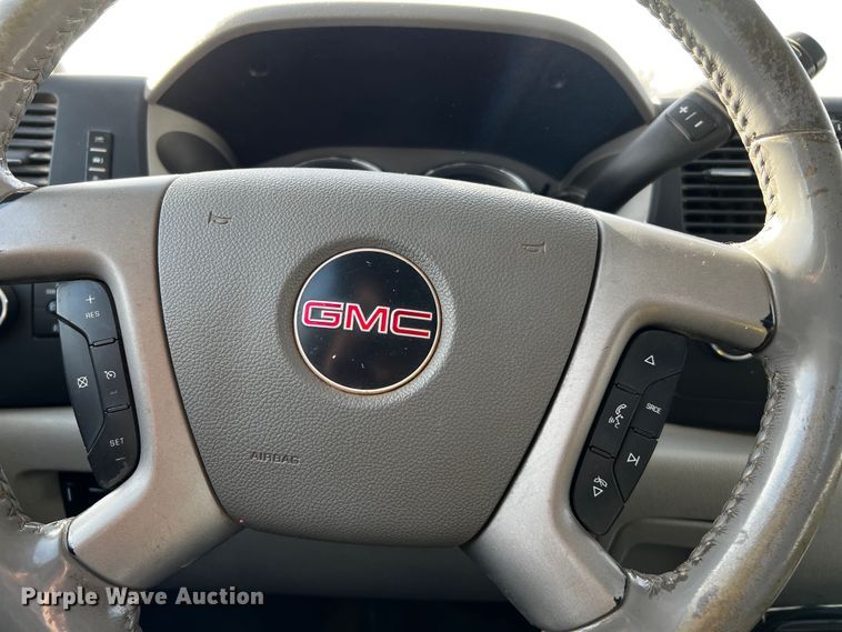 image for item DO8936 2011 GMC Sierra 2500HD  Crew Cab pickup truck