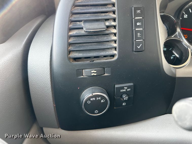 image for item DO8936 2011 GMC Sierra 2500HD  Crew Cab pickup truck