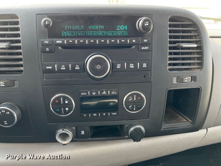 image for item DO8936 2011 GMC Sierra 2500HD  Crew Cab pickup truck