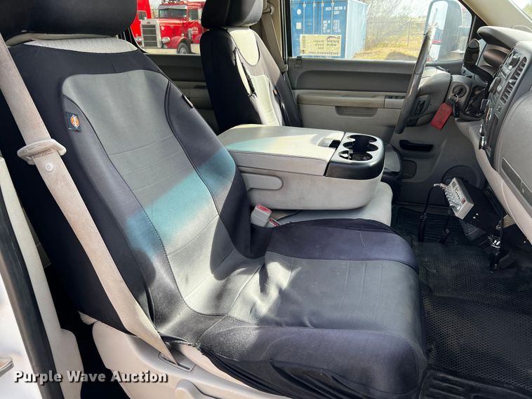 image for item DO8936 2011 GMC Sierra 2500HD  Crew Cab pickup truck