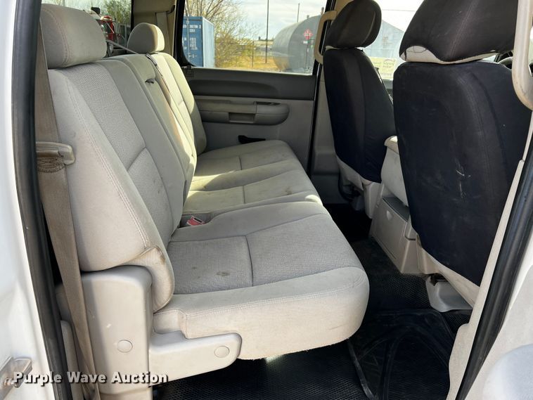 image for item DO8936 2011 GMC Sierra 2500HD  Crew Cab pickup truck