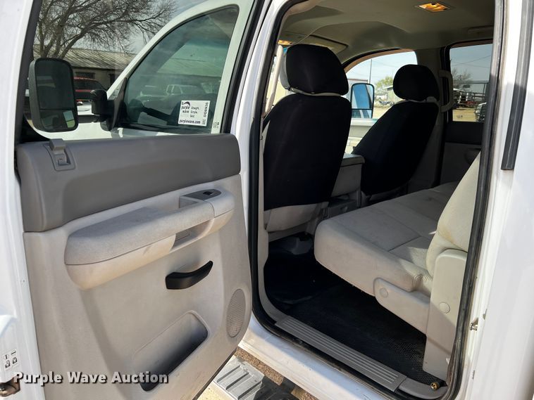 image for item DO8936 2011 GMC Sierra 2500HD  Crew Cab pickup truck