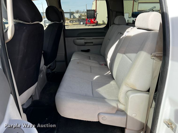 image for item DO8936 2011 GMC Sierra 2500HD  Crew Cab pickup truck