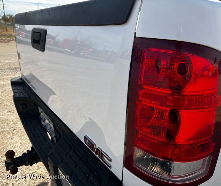 image for item DO8936 2011 GMC Sierra 2500HD  Crew Cab pickup truck
