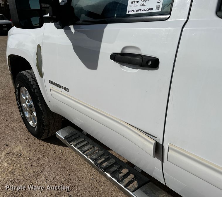 image for item DO8936 2011 GMC Sierra 2500HD  Crew Cab pickup truck