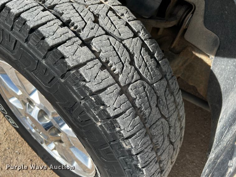 image for item DO8936 2011 GMC Sierra 2500HD  Crew Cab pickup truck