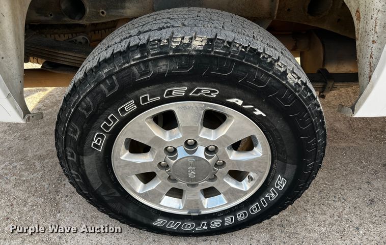 image for item DO8936 2011 GMC Sierra 2500HD  Crew Cab pickup truck