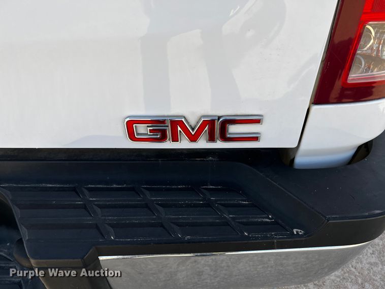 image for item DO8936 2011 GMC Sierra 2500HD  Crew Cab pickup truck