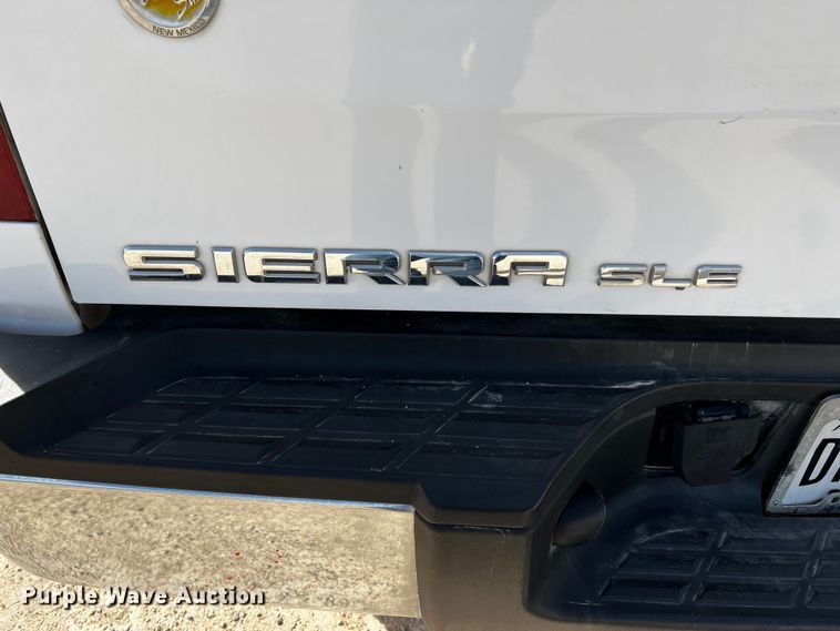 image for item DO8936 2011 GMC Sierra 2500HD  Crew Cab pickup truck