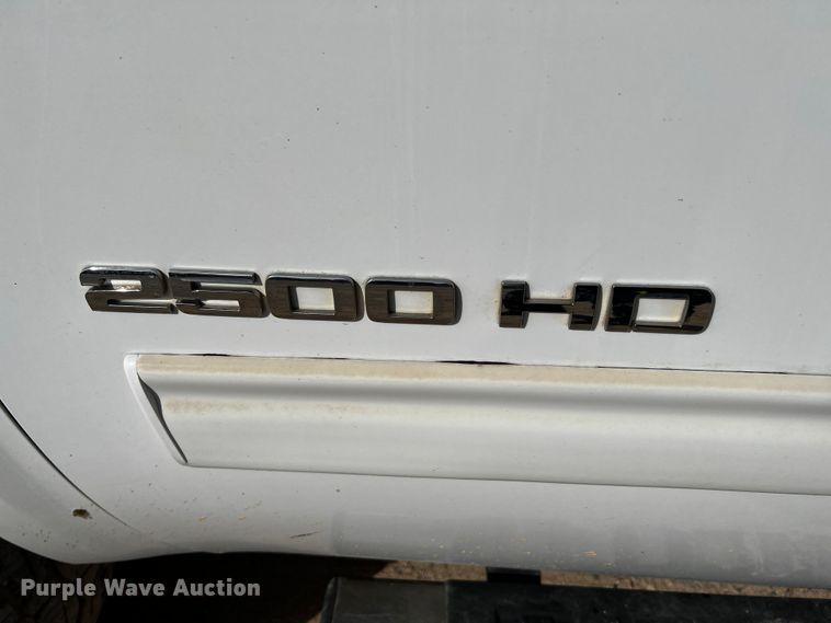 image for item DO8936 2011 GMC Sierra 2500HD  Crew Cab pickup truck