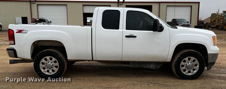 image for item DO8940 2013 GMC Sierra 2500HD  Ext. Cab pickup truck