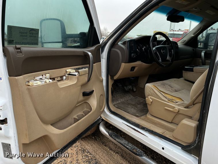 image for item DO8940 2013 GMC Sierra 2500HD  Ext. Cab pickup truck