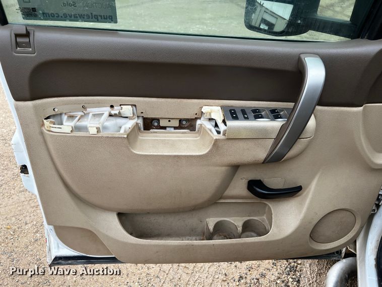 image for item DO8940 2013 GMC Sierra 2500HD  Ext. Cab pickup truck