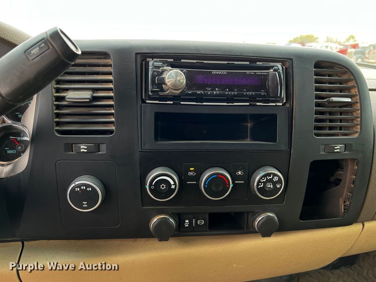 image for item DO8940 2013 GMC Sierra 2500HD  Ext. Cab pickup truck