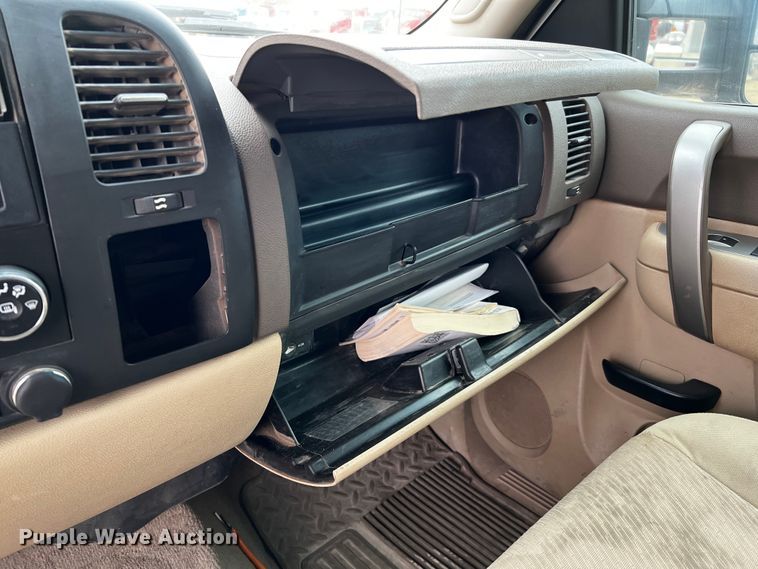 image for item DO8940 2013 GMC Sierra 2500HD  Ext. Cab pickup truck