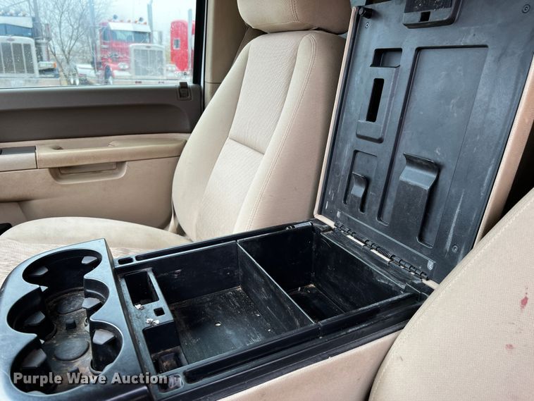 image for item DO8940 2013 GMC Sierra 2500HD  Ext. Cab pickup truck