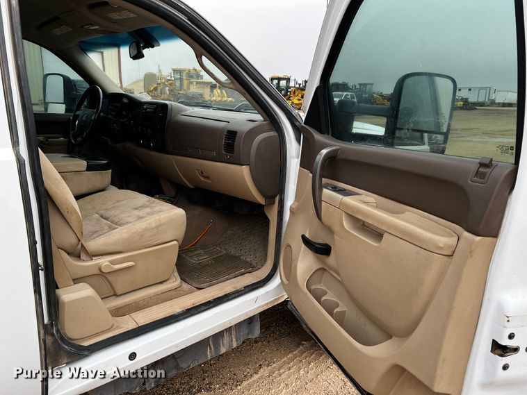 image for item DO8940 2013 GMC Sierra 2500HD  Ext. Cab pickup truck