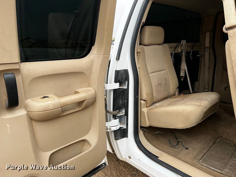 image for item DO8940 2013 GMC Sierra 2500HD  Ext. Cab pickup truck