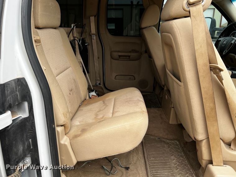 image for item DO8940 2013 GMC Sierra 2500HD  Ext. Cab pickup truck