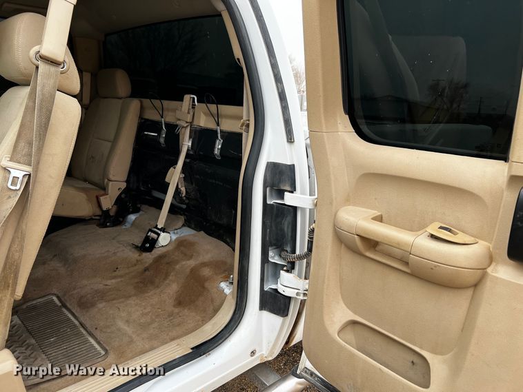 image for item DO8940 2013 GMC Sierra 2500HD  Ext. Cab pickup truck