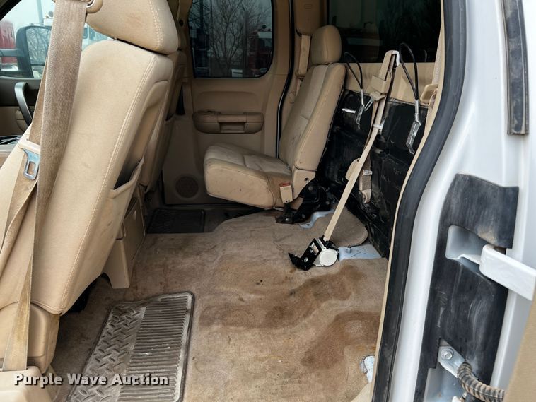 image for item DO8940 2013 GMC Sierra 2500HD  Ext. Cab pickup truck