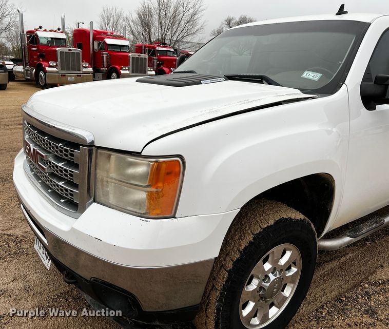 image for item DO8940 2013 GMC Sierra 2500HD  Ext. Cab pickup truck