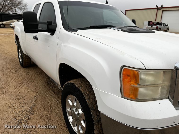 image for item DO8940 2013 GMC Sierra 2500HD  Ext. Cab pickup truck