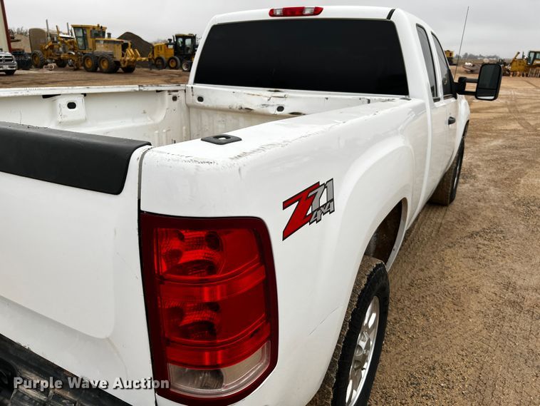 image for item DO8940 2013 GMC Sierra 2500HD  Ext. Cab pickup truck